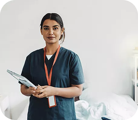 Doctora en un consultorio