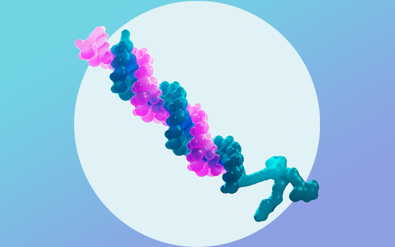 Ilustração 3D de uma molécula em tons de azul e magenta, composta por segmentos sinuosos e esféricos, posicionada dentro de um círculo claro sobre fundo azul em gradiente.