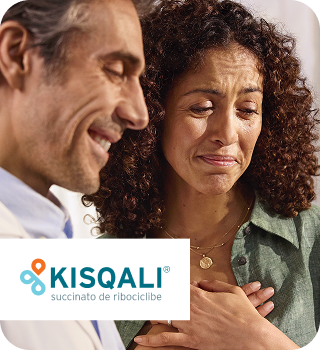 Imagem em formato horizontal mostrando, à direita, um profissional de saúde de jaleco branco ao lado de uma paciente em ambiente interno claro, sugerindo atendimento ou acolhimento em consultório. À esquerda, aparece o logotipo do medicamento KISQALI, com ícone gráfico em laranja e azul e o texto “KISQALI® succinato de ribociclibe” sobre fundo branco.