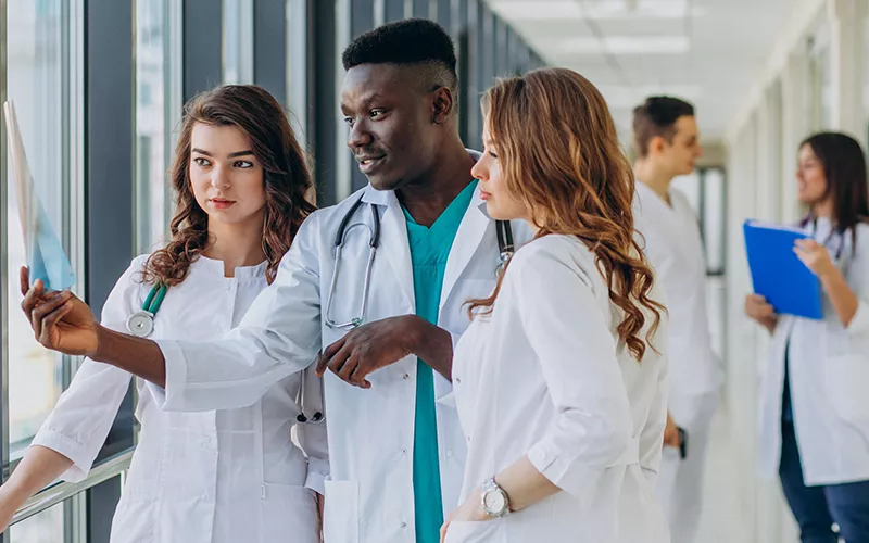 img-topo-cosentyx-estudos-sunshine-e-sunrise