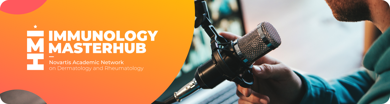 Persona sosteniendo micrófono profesional. Persona sosteniendo micrófono profesional.