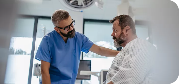 doctor_observando_paciente