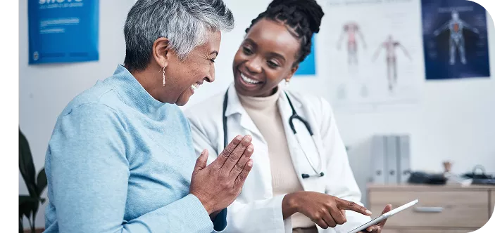 doctora_mostrando_resultados