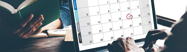 Doctor viendo calendario