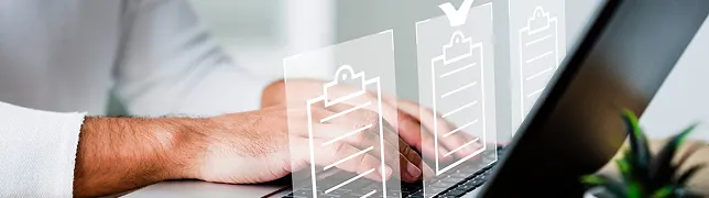 Doctor buscando documento