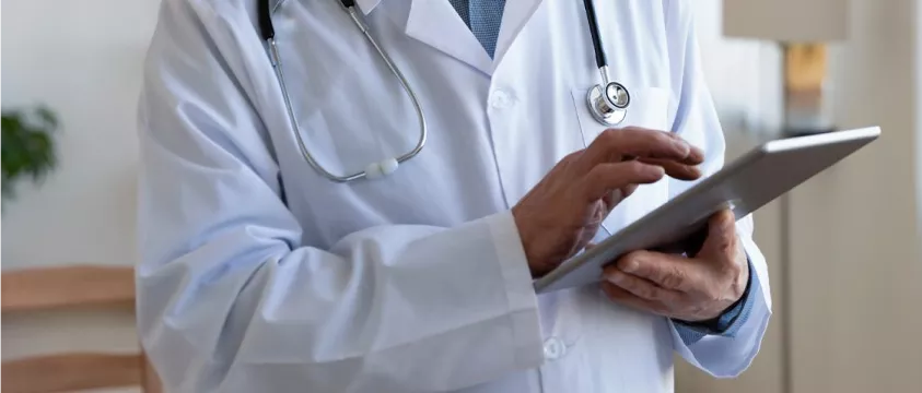 Cas clinique du Dr Gaël MOUTERDE : une lombalgie inflammatoire trompeuse Cas clinique du Dr Gaël MOUTERDE : une lombalgie inflammatoire trompeuse