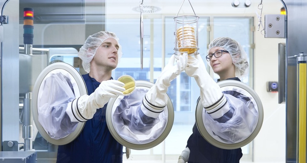 Production specialists working with maschine (1) (1).jpg