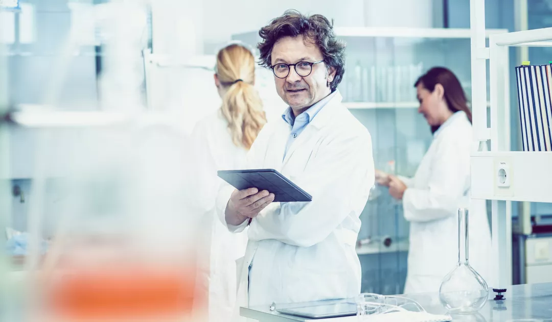 Afbeelding paywall - zorgverlener in lab