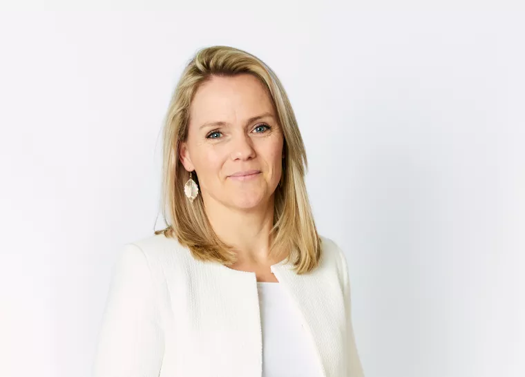 contact Nina Ruisbroek