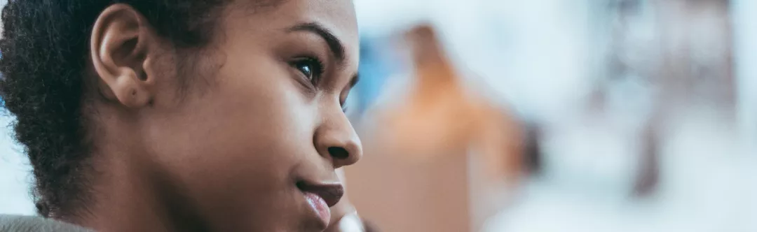 Close-up van jeugdige vrouw